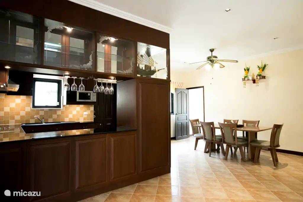 E-Herd, extra großer Kühlschrank mit Gefrierfach, Doppelwaschbecken, Umgebungsbeleuchtung