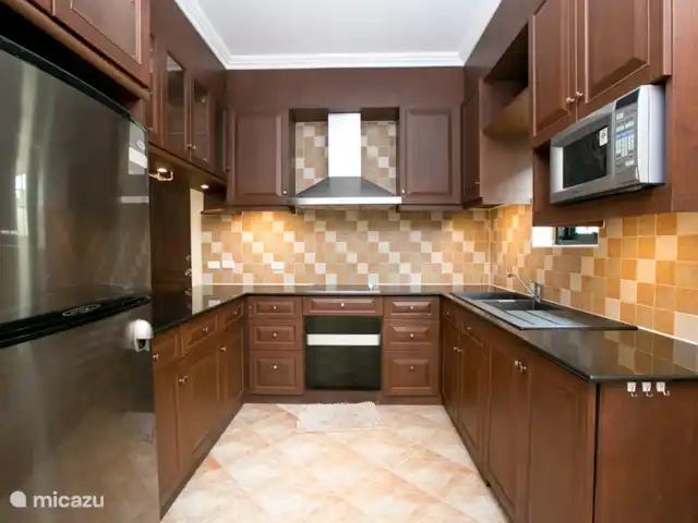 villa en Tailandia, Costa oriental del golfo, Pattaya – Villa Real con Piscina Vitrocerámica, Frigorífico extra ancho con congelador, Fregadero doble, Iluminación ambiental