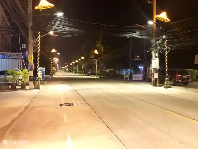 villa en Tailandia, Costa oriental del golfo, Pattaya – Villa Real con Piscina vista de calle