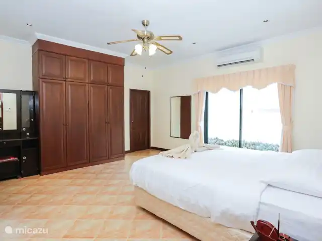 villa en Tailandia, Costa oriental del golfo, Pattaya – Villa Real con Piscina Cama kingsize, Mucho espacio de almacenamiento, Tocador, Aire acondicionado