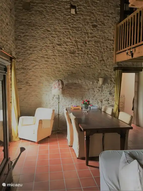 Esstisch im Wohnzimmer