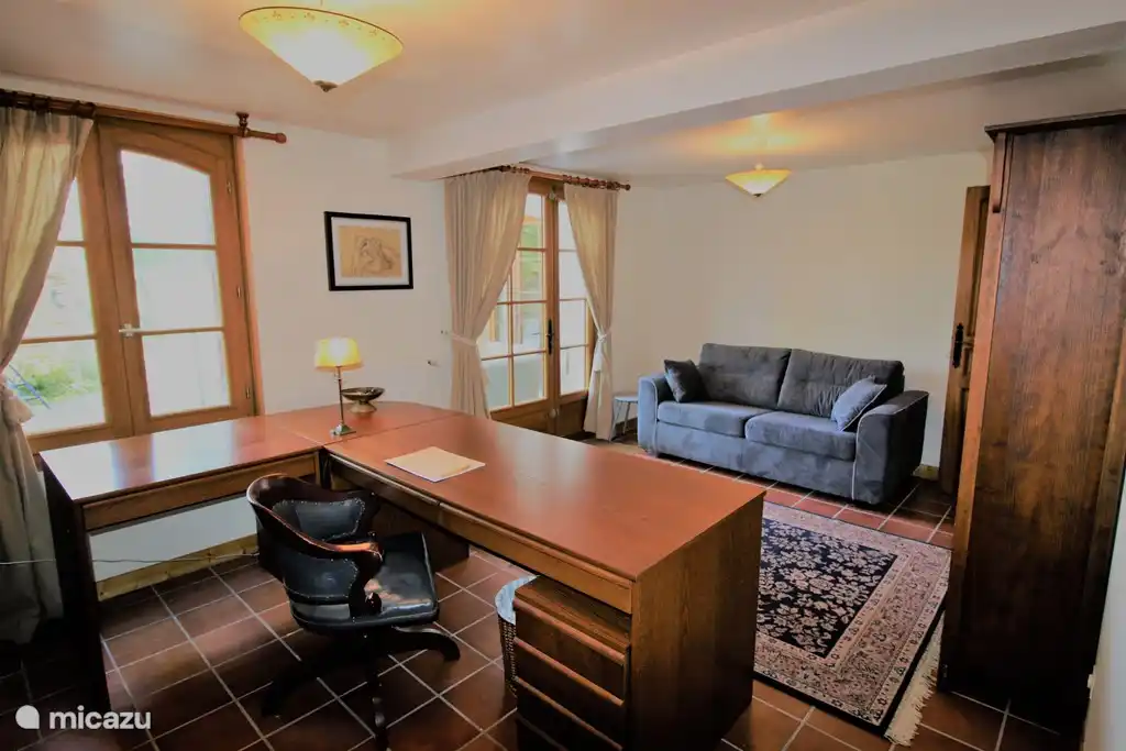 Schlafzimmer 4 mit Schlafsofa im Erdgeschoss