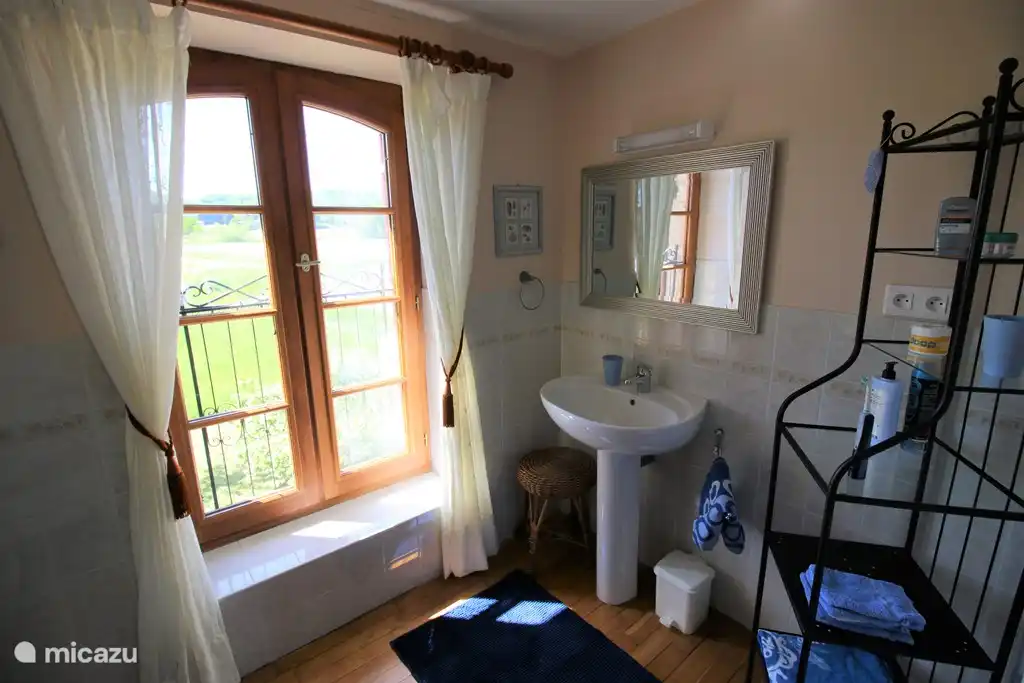 Bad neben Schlafzimmer 2 anzeigen