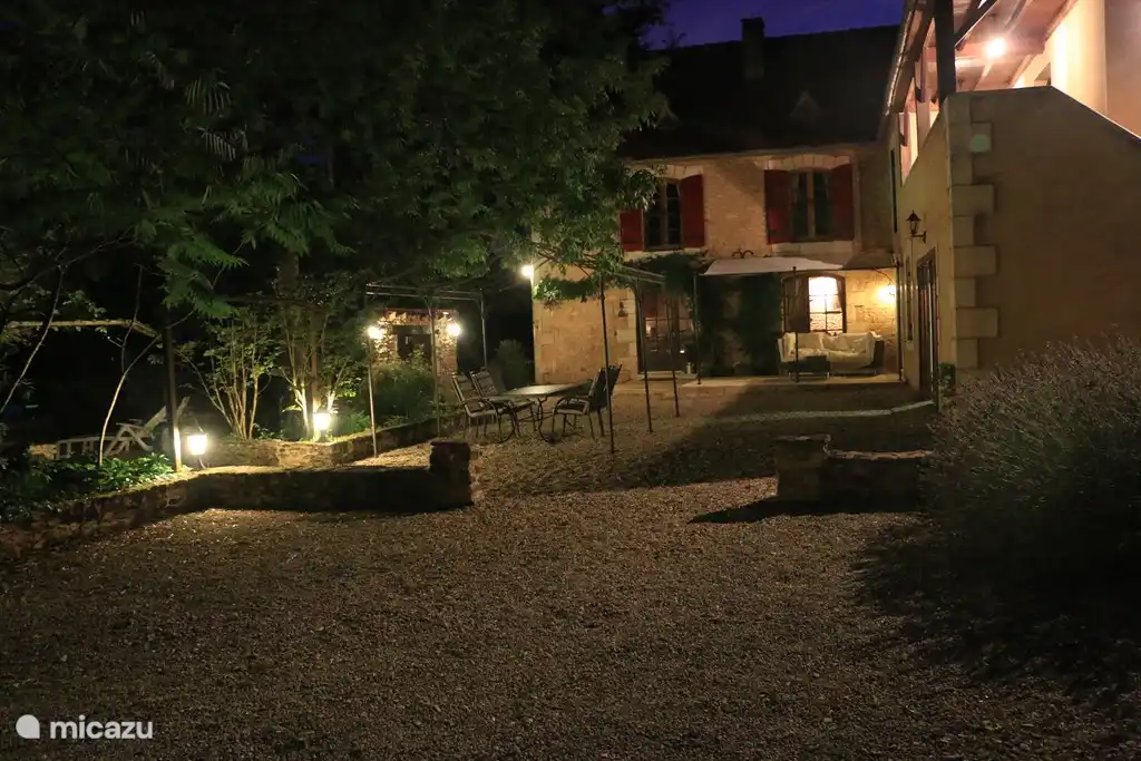 Abends stimmungsvoller Innenhof