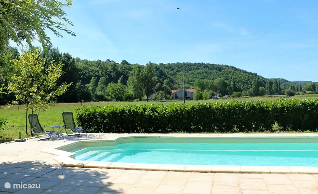 Schwimmbad mit viel Privatsphäre