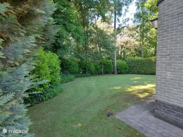 bungalow huren in Nederland, Gelderland, Putten – Frederiksoord 4 Bungalow 4 heeft een ruime tuin waar je heerlijk kunt genieten van de rust.