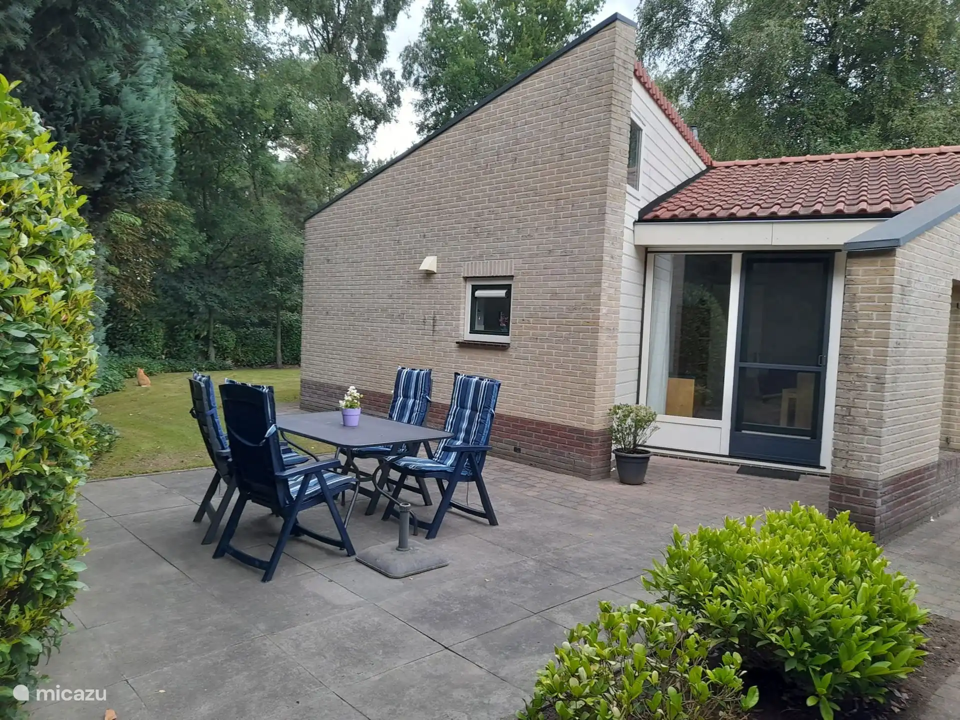 Bungalow 4 has a spacious garden where you can sit