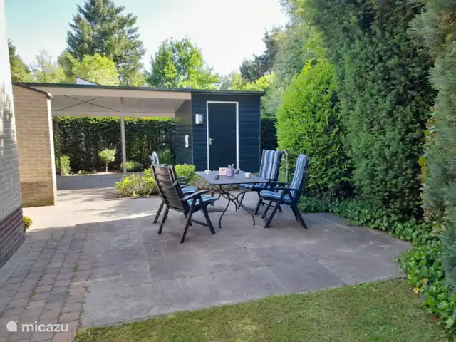 bungalow huren in Nederland, Gelderland, Putten – Frederiksoord 4 Gezellig een bakje koffie op het terras