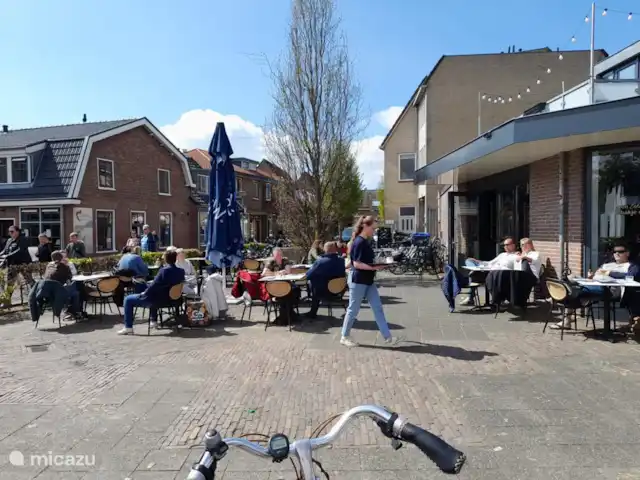 bungalow huren in Nederland, Gelderland, Putten – Frederiksoord 4 Gezellig op het terras in Putten