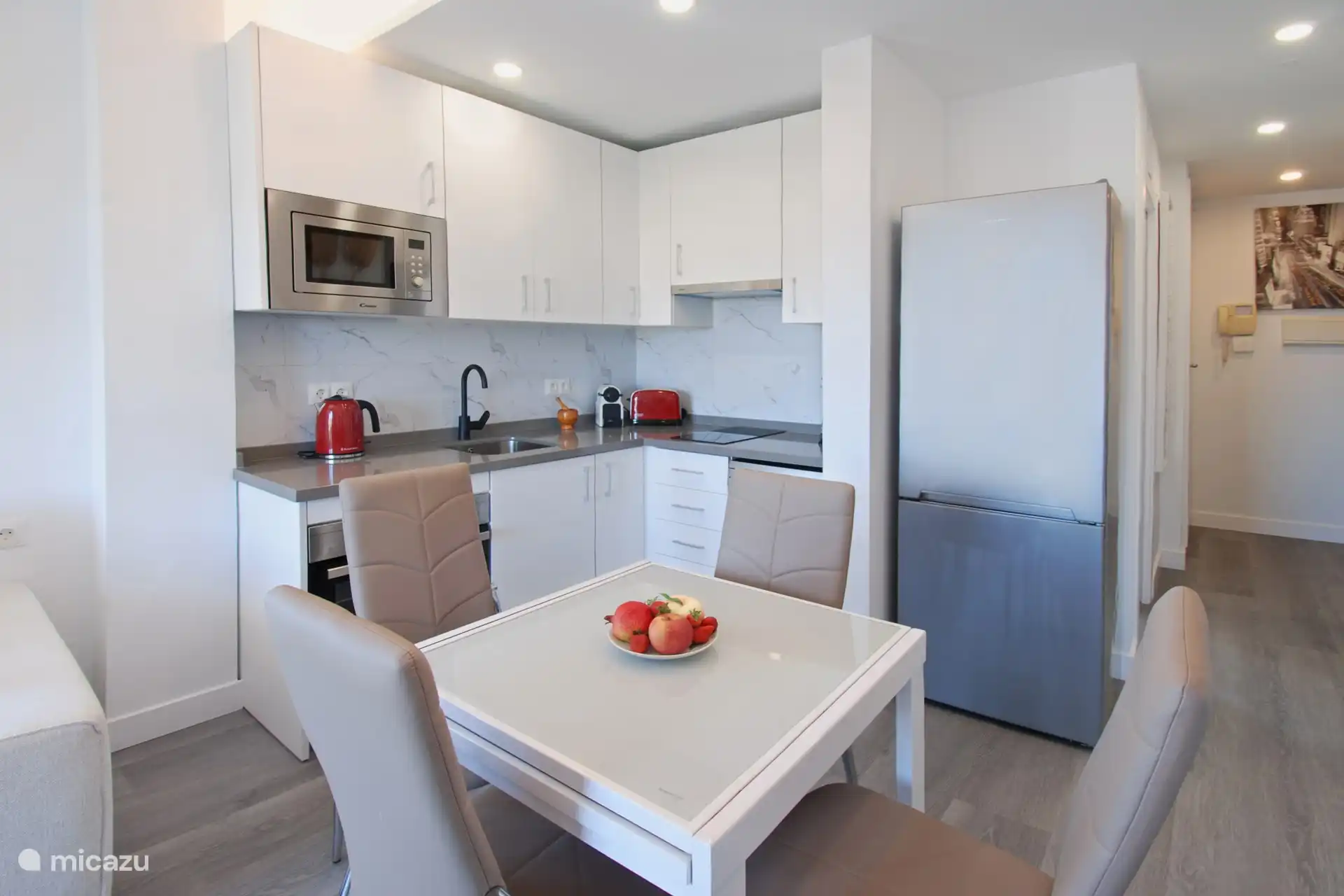 Voll ausgestattete Küche