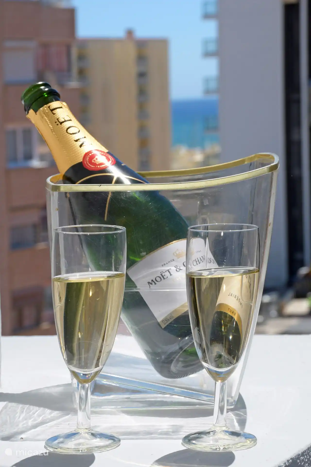 Ideal für ein Glas Champagner auf der Terrasse 