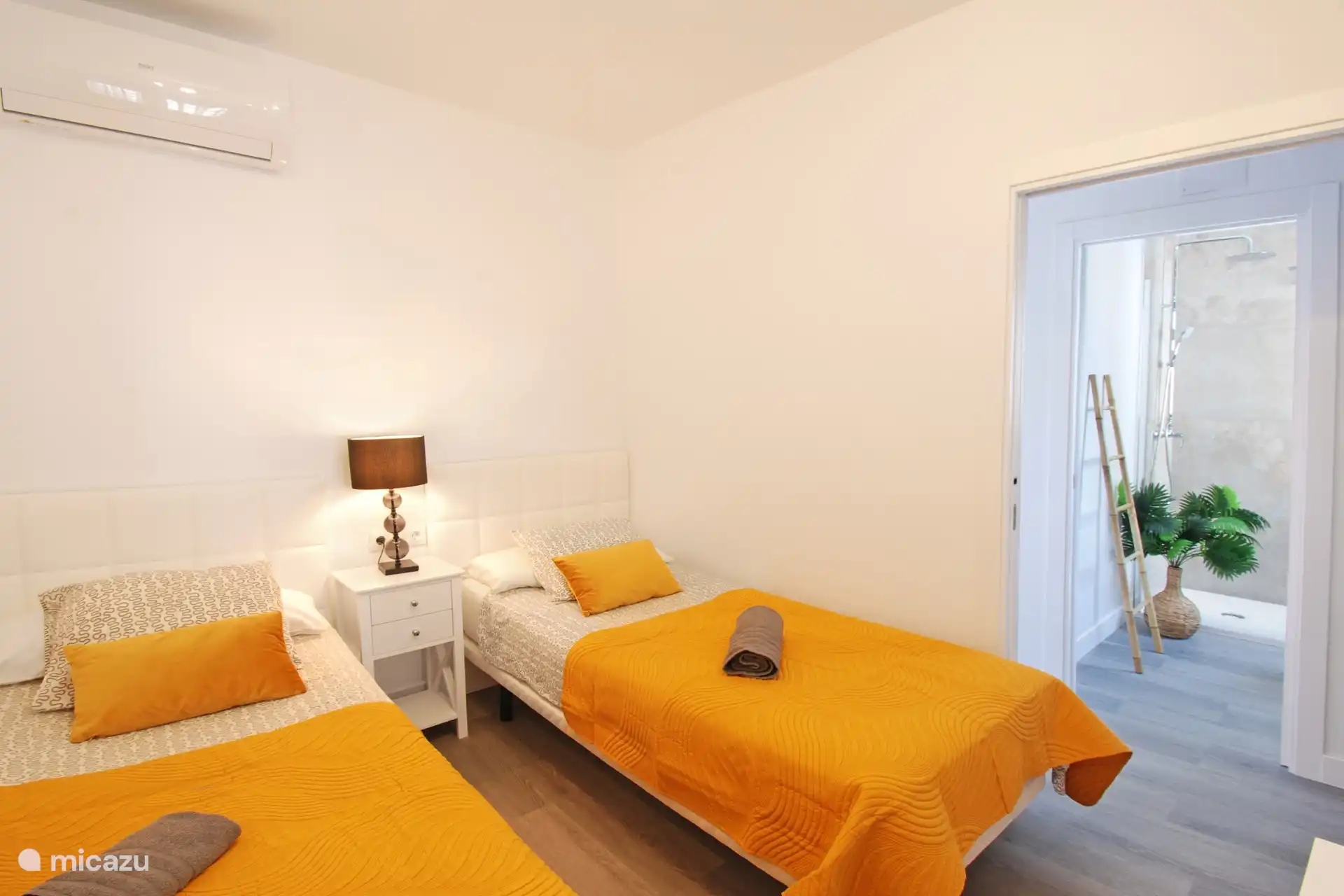 2. Schlafzimmer mit 2 Doppelbetten 