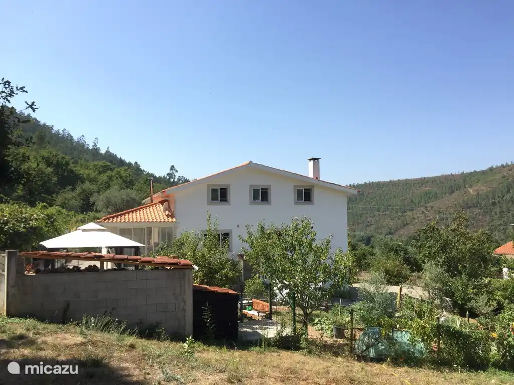 Casa Traca aus dem Garten gesehen