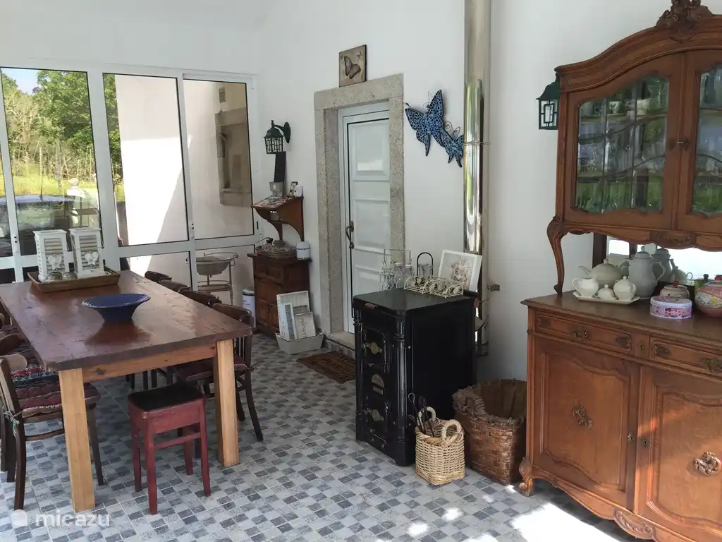 Der Wintergarten auch Frühstücksraum sowie ein Spiel oder ein Buch zu lesen