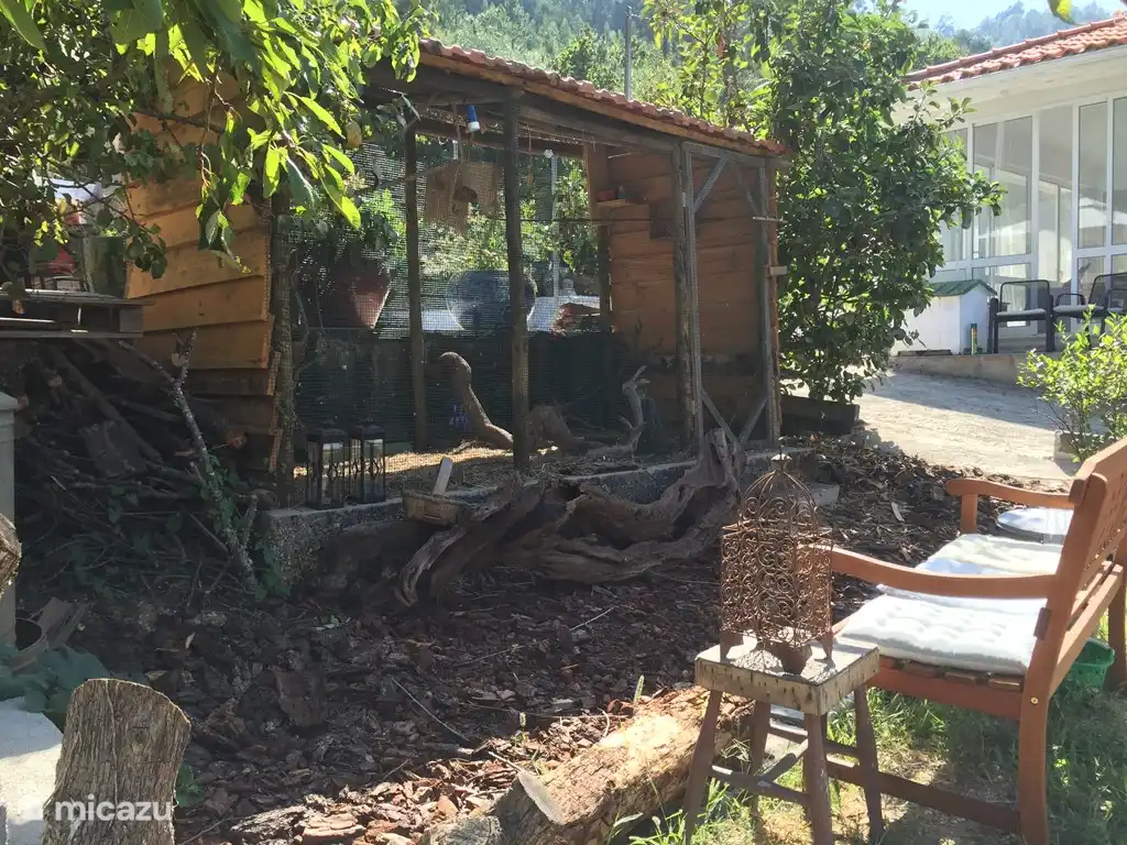 Der Sitz für die Voliere