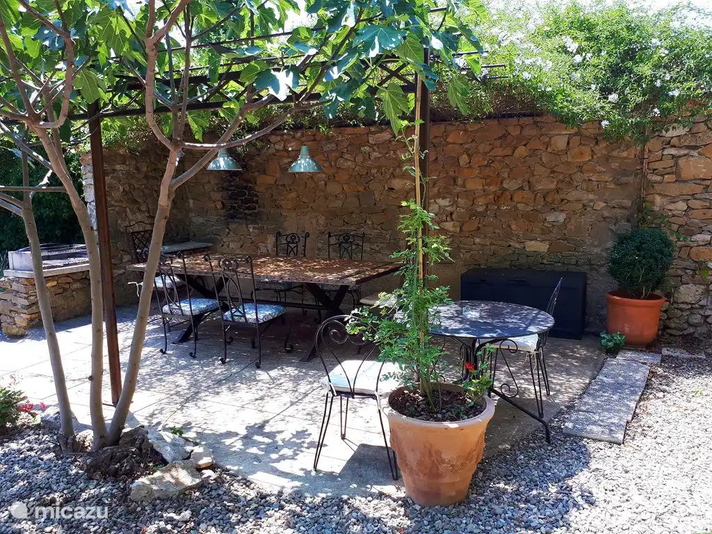 Mesa exterior de comedor