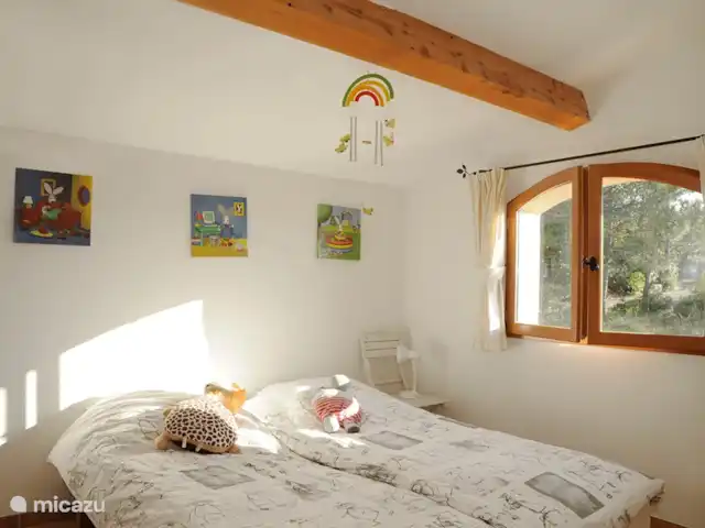 Villa Sauva en Francia, Var, Flayosc - villa Habitación infantil encima de la puerta del patio.