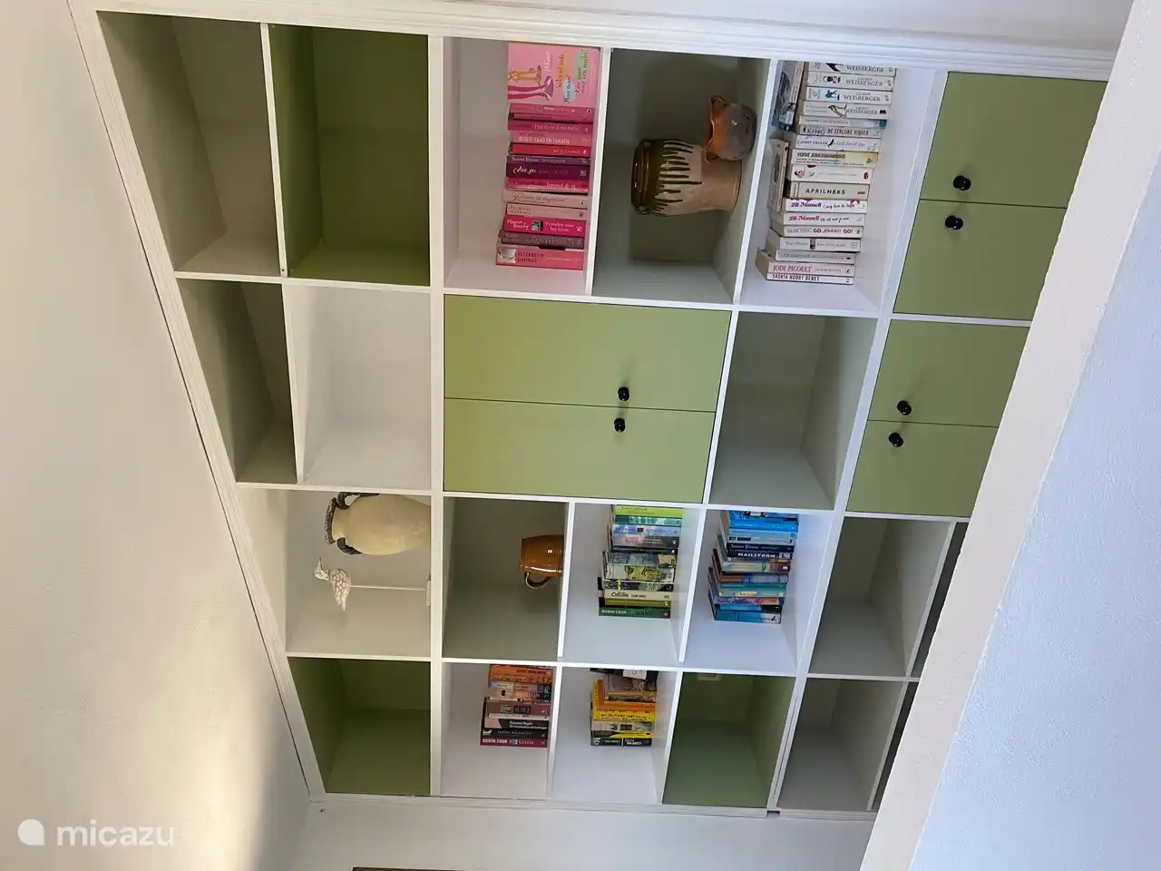 Bücherregal 1. Stock