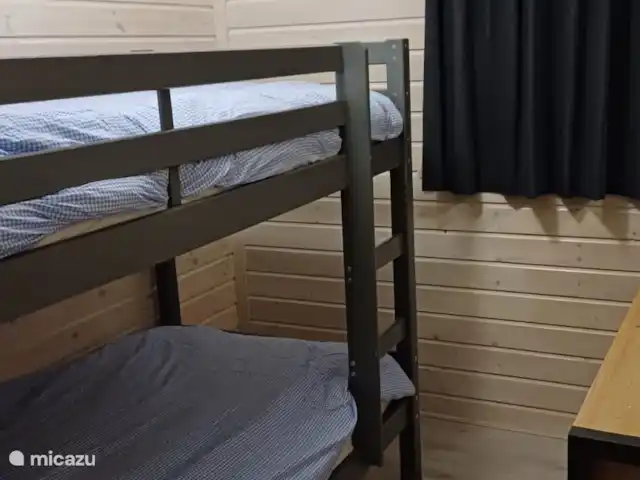 Bunderbos huren in Nederland, Overijssel, Ommen - bungalow De tweede slaapkamer met stapelbed en wastafel