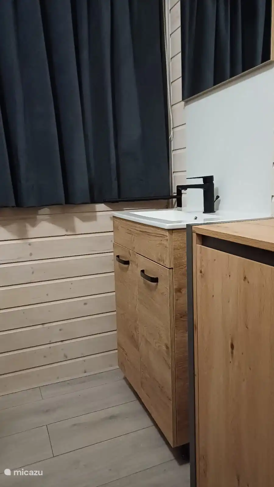 Wastafel in de tweede slaapkamer