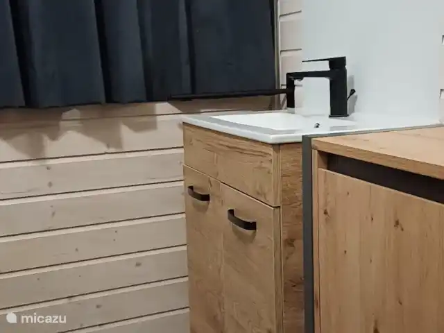 Bunderbos huren in Nederland, Overijssel, Ommen - bungalow Wastafel in de tweede slaapkamer