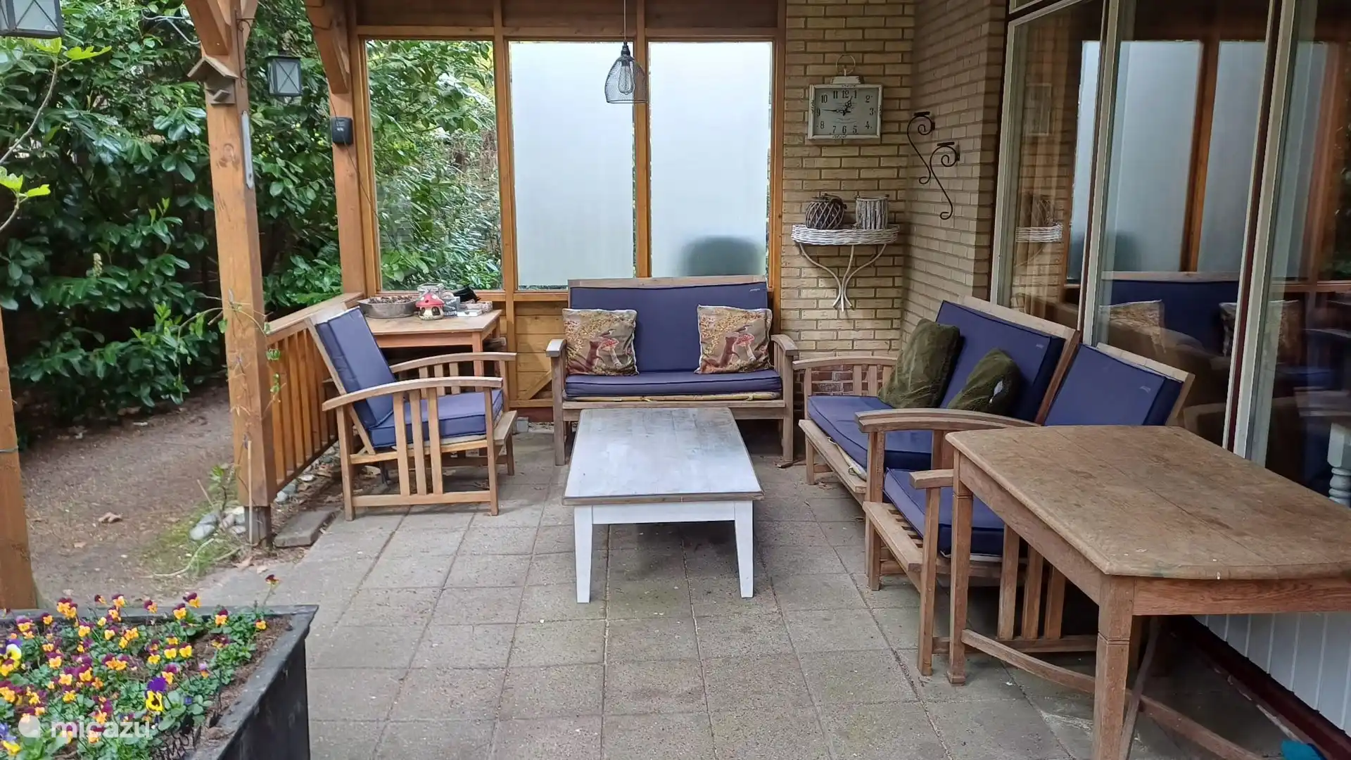 Terrasoverkapping voor lekker buiten loungen, ook als het regent