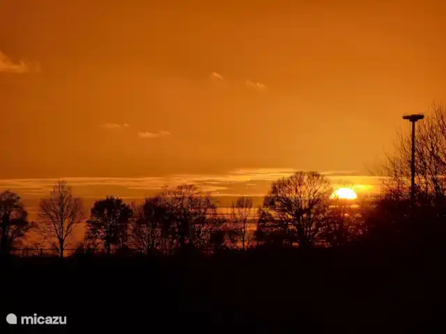 Houten villa Albert huren in Nederland, Overijssel, Den Ham - vakantiehuis zonsondergang