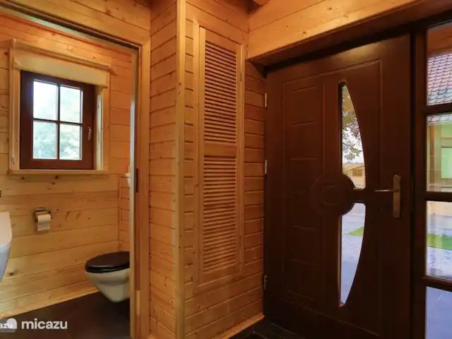 Houten villa Albert huren in Nederland, Overijssel, Den Ham - vakantiehuis Toilet en ingang