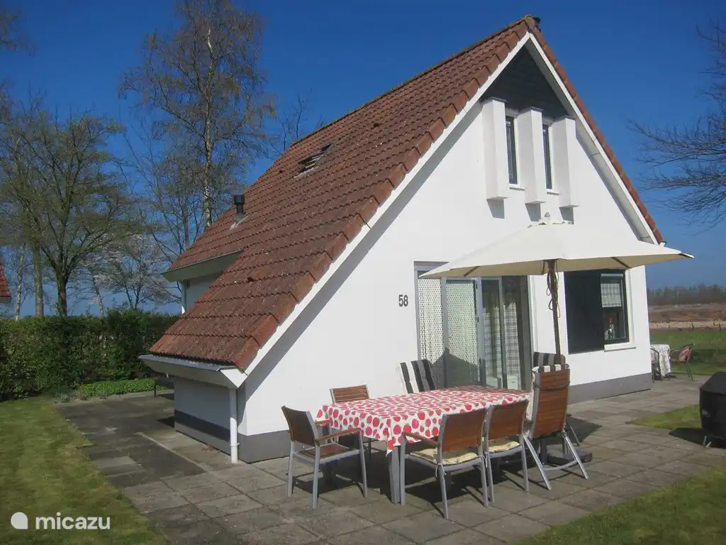 Ferienhaus Das Weiße Haus in Sint Nicolaasga, Friesland ...