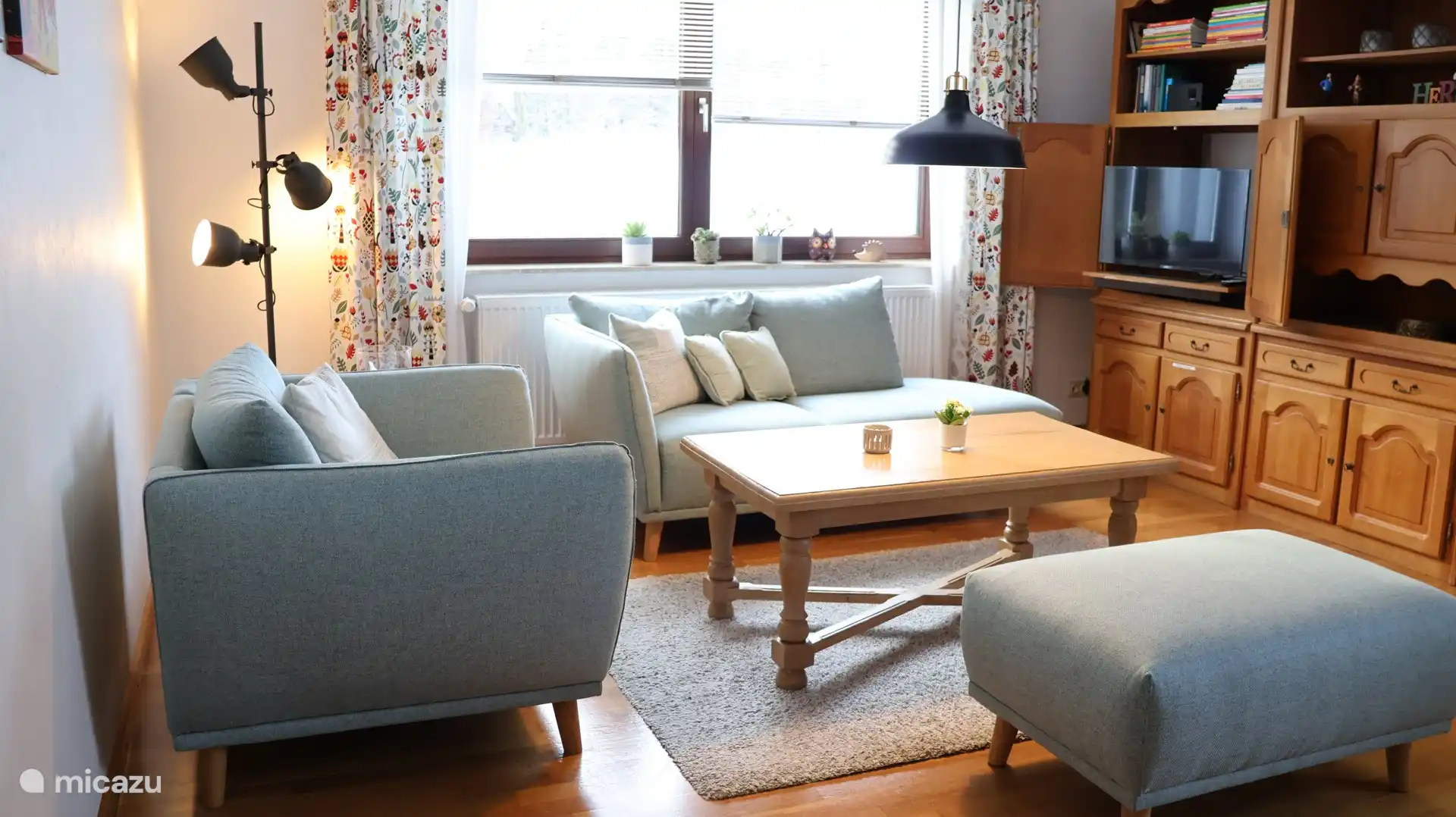 Flachbild-Kabelfernsehen, Internetradio