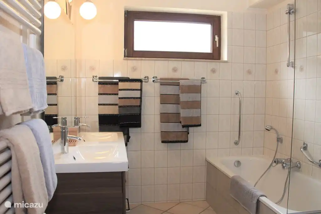 Während der Renovierung wurde dem Badezimmer besondere Aufmerksamkeit geschenkt. 