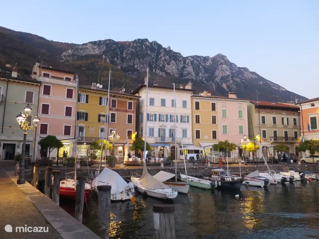 Gargnano, pequeña y encantadora ciudad para caminar, comer y beber, a 25 minutos en coche
