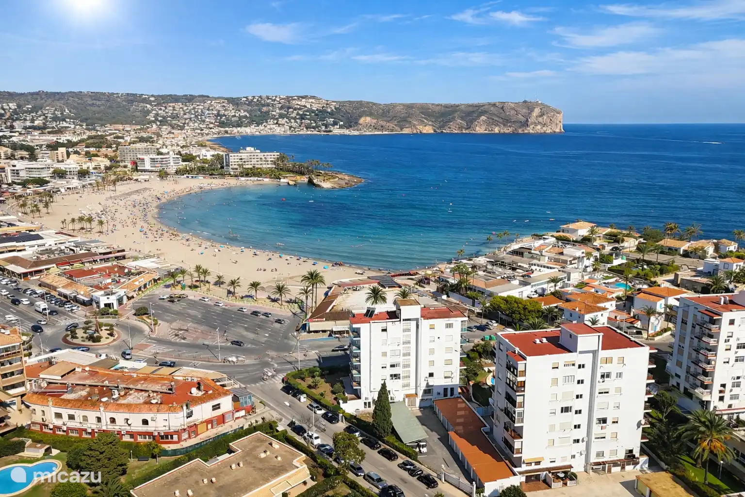 Het Arenal zandstrand met de prachtige boulevard.