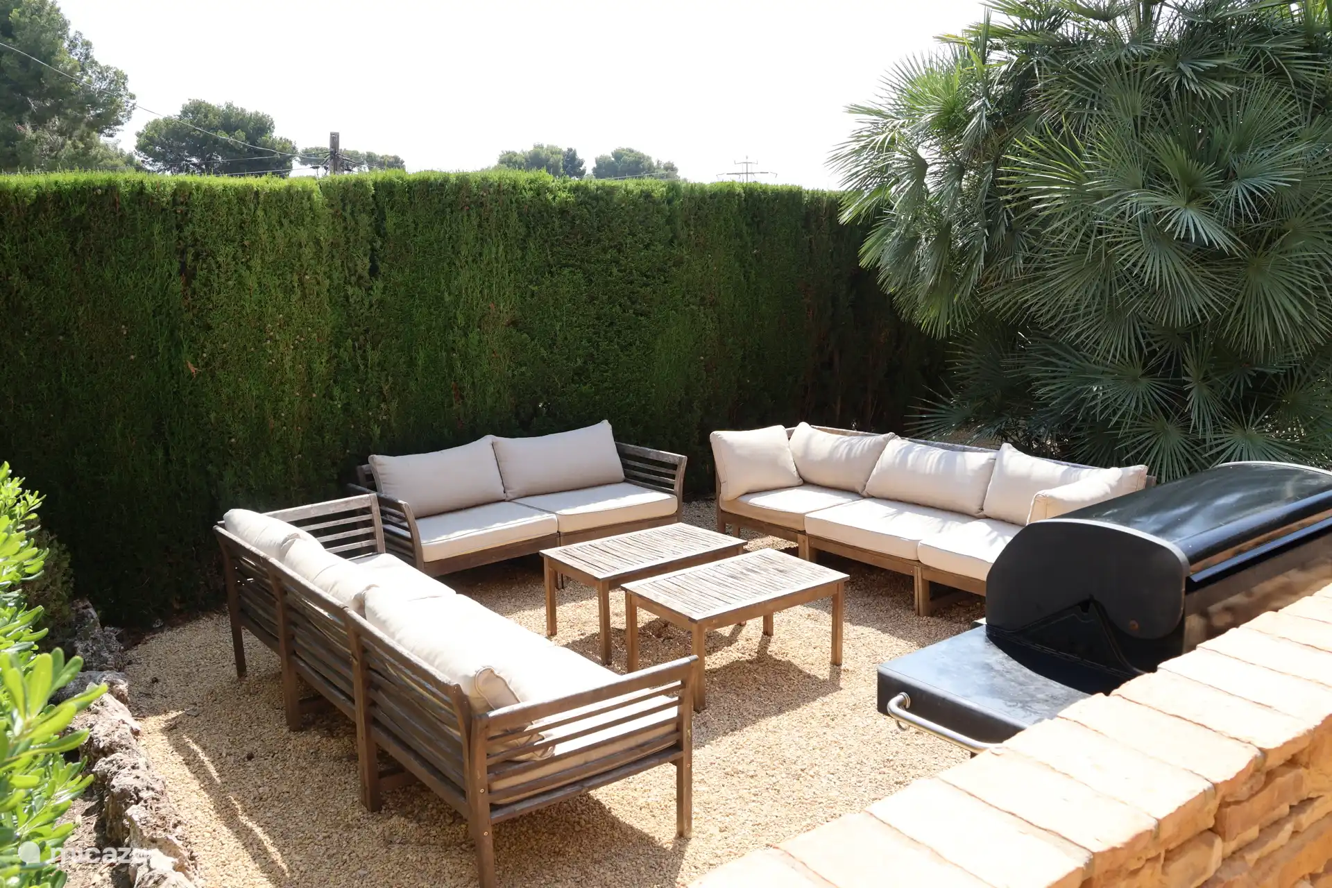 Zona de descanso junto a la barbacoa