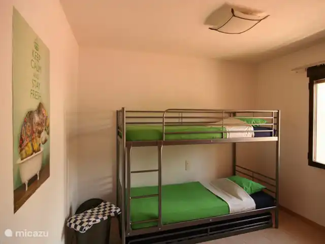Location de Vacances Espagne, Costa Blanca, Moraira, villa - Casa Sabrosa Dans la chambre des enfants, il y a un lit superposé avec un lit inférieur, de sorte que 3 enfants (les adultes sont également autorisés) peuvent dormir.
