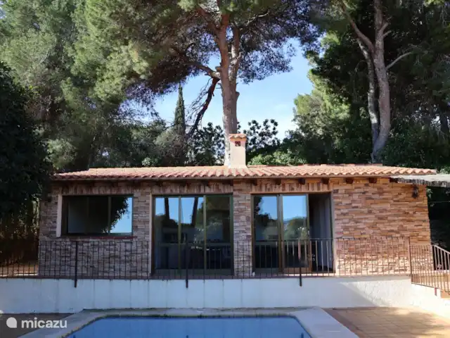 Location de Vacances Espagne, Costa Blanca, Moraira, villa - Casa Sabrosa Beaucoup de verdure autour de la maison.