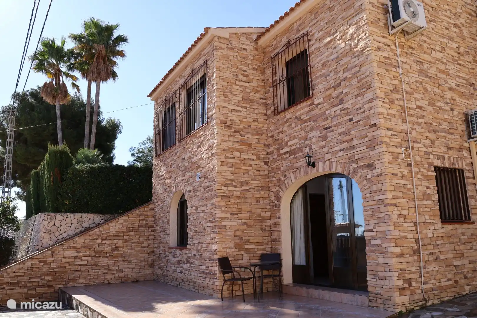 un siège en bas de l’appartement