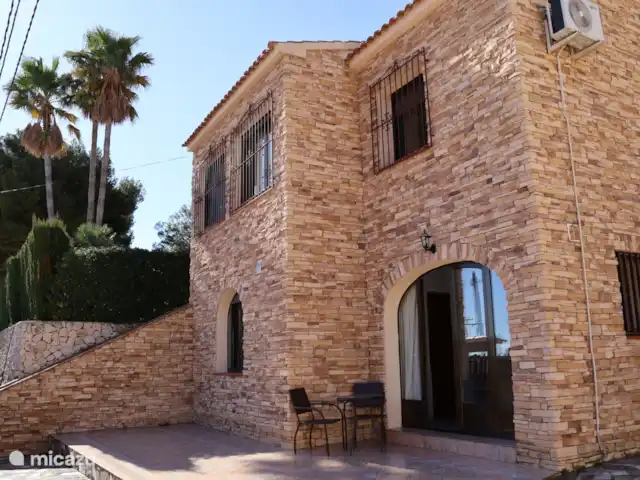 Location de Vacances Espagne, Costa Blanca, Moraira, villa - Casa Sabrosa un siège en bas de l’appartement