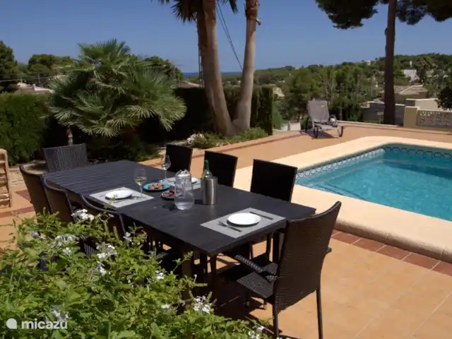 Location de Vacances Espagne, Costa Blanca, Moraira, villa - Casa Sabrosa Délicieux déjeuner ou dîner en terrasse à deux ou à dix, peu importe.