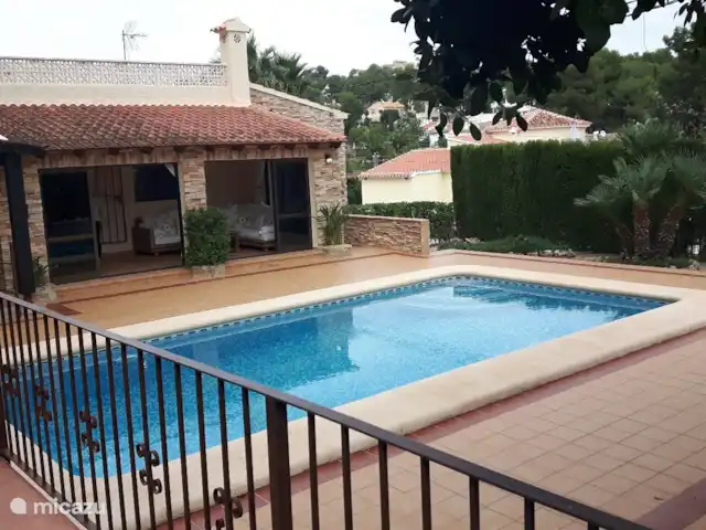 Location de Vacances Espagne, Costa Blanca, Moraira, villa - Casa Sabrosa La terrasse avec piscine est plus haute et donc sans vis à vis.
