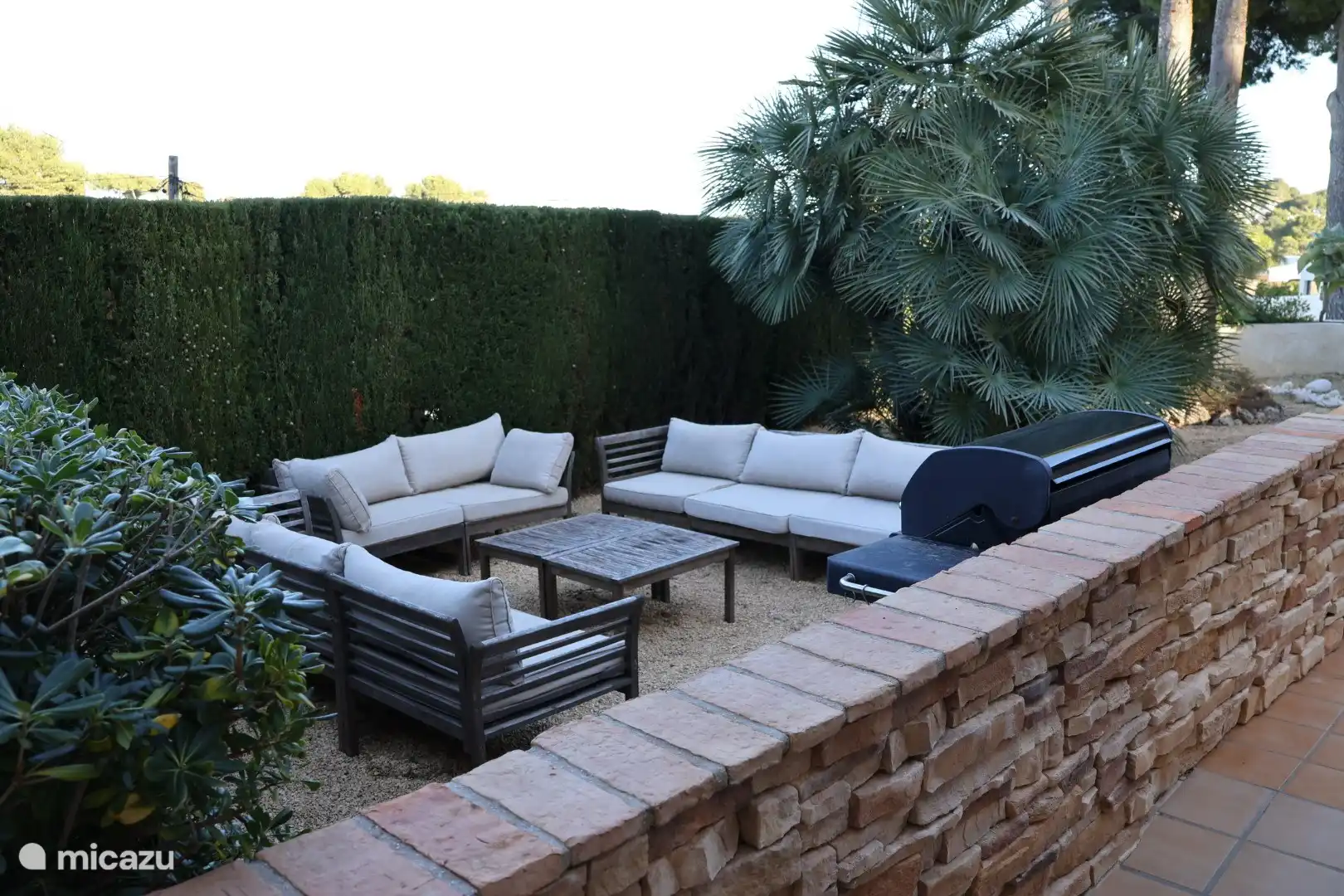 Se prélasser au bord du BBQ