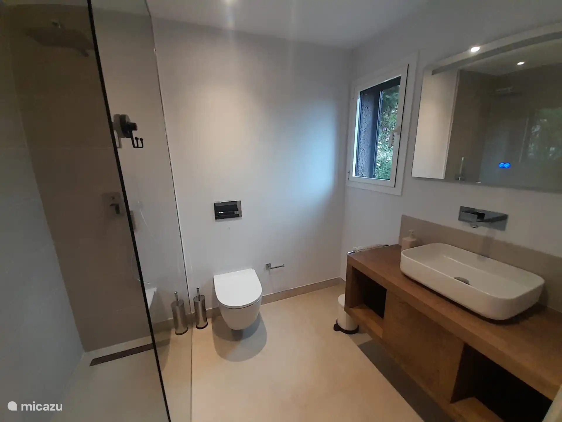 Gästehaus mit Bad für 2 Personen. Diese kann mit dem Haus gemietet werden.