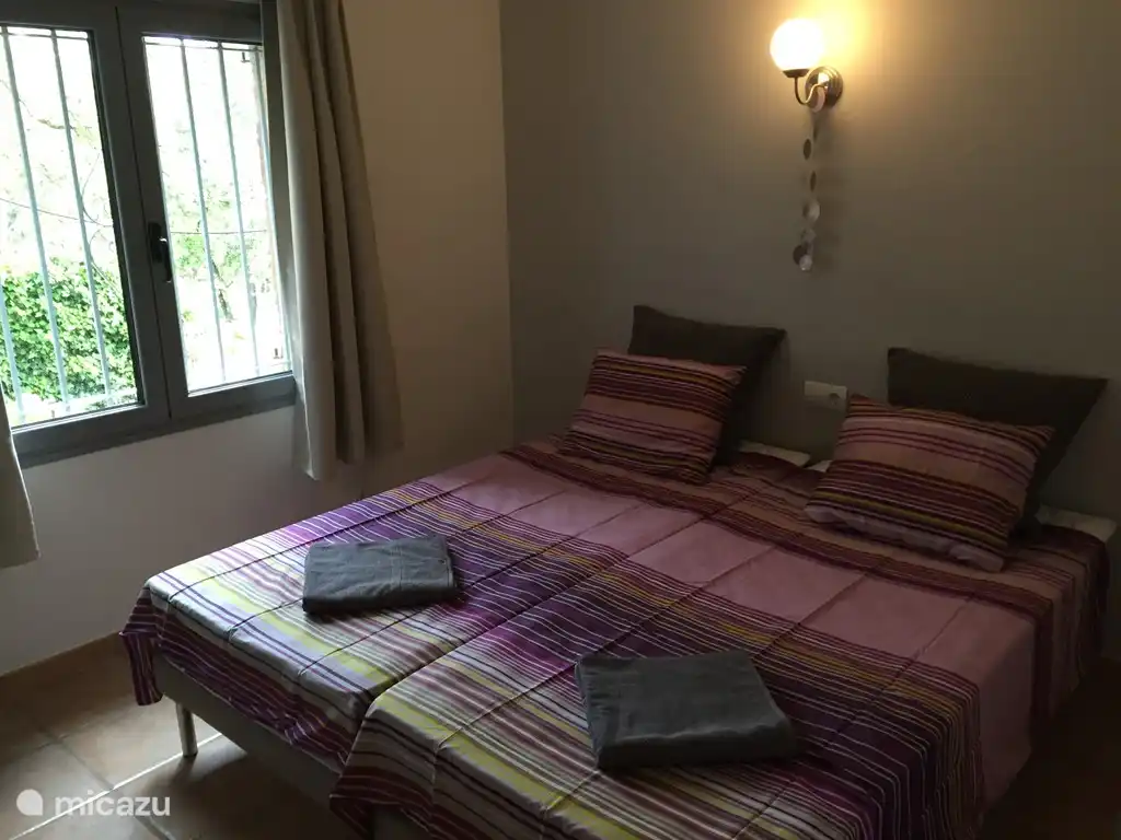 Schlafzimmer 1 mit 2 Einzelbetten (90x200).