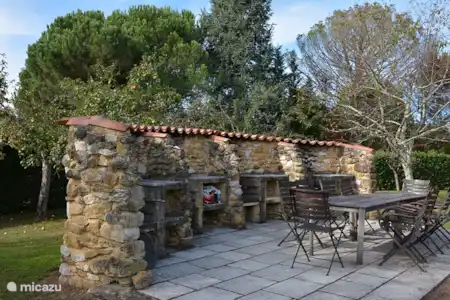 Vacation rental France, Lot, Prayssac - apartment 6p. App. At fairy-like castle .