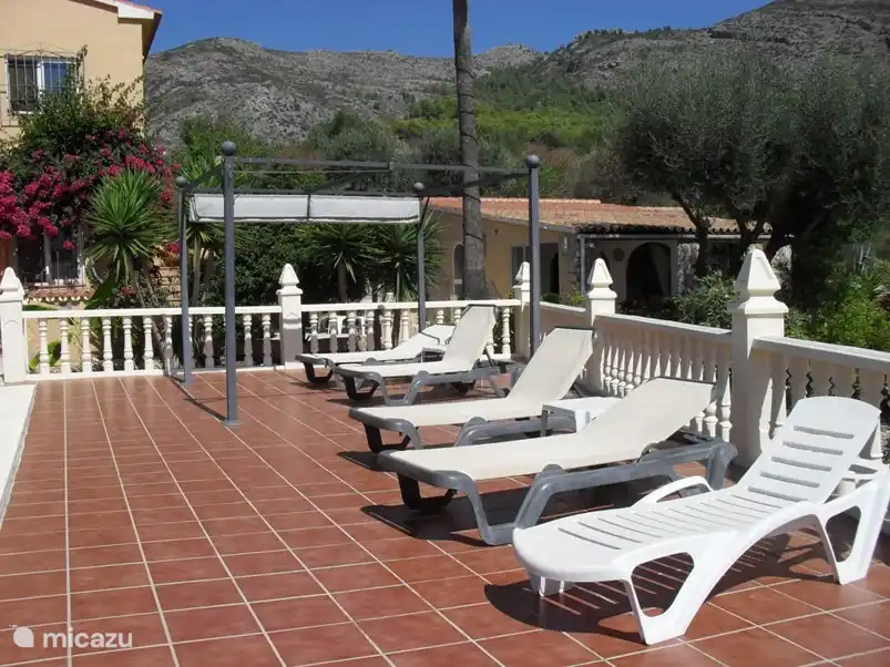 Rent Villa Bernia with shared pool in Jalon, Costa Blanca. Micazu