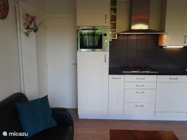 Fort | Pays-Bas, Gueldre, Voorthuizen - bungalow Cuisine et chambre attenante.