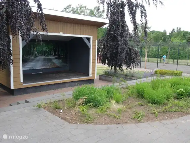 Fort | Pays-Bas, Gueldre, Voorthuizen - bungalow Théâtre pour enfants et cage à balles tactile