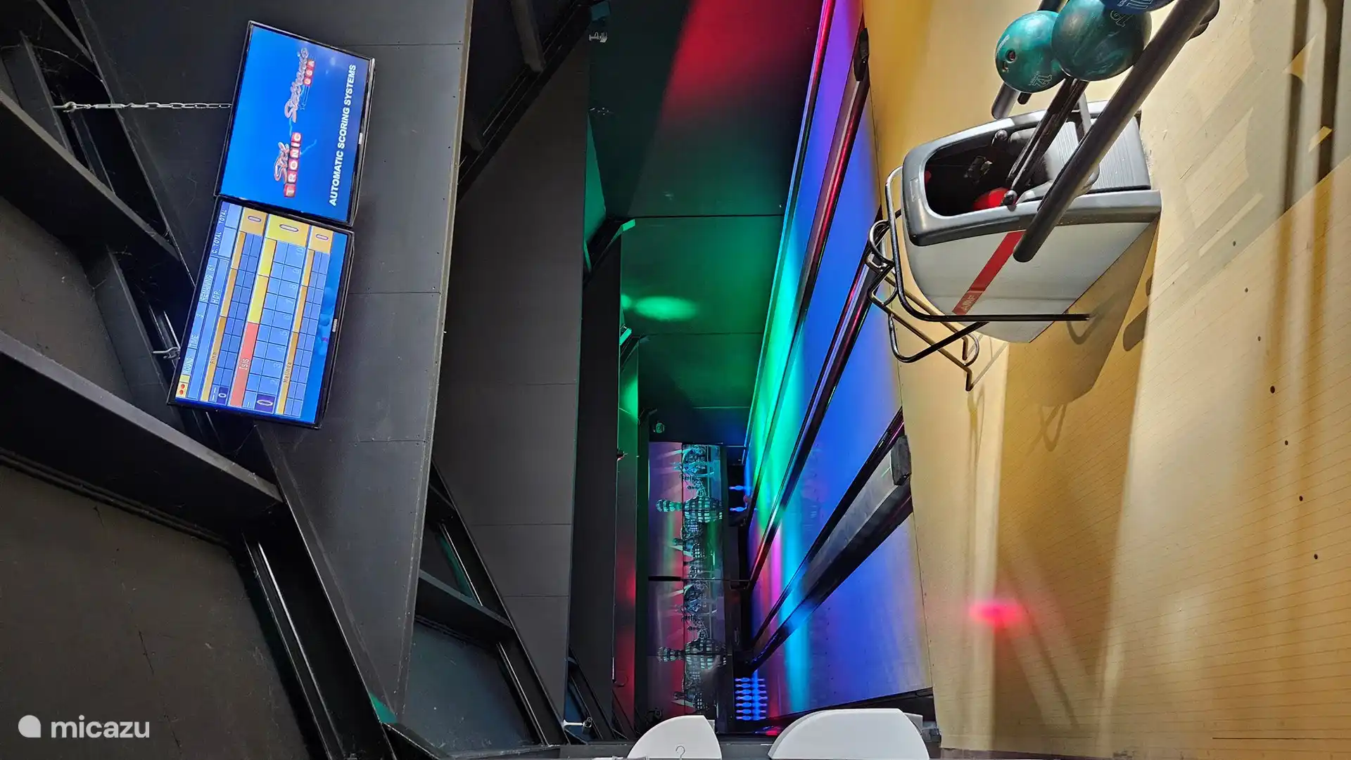 Eine Partie Bowling und natürlich ein Imbiss und ein Getränk.