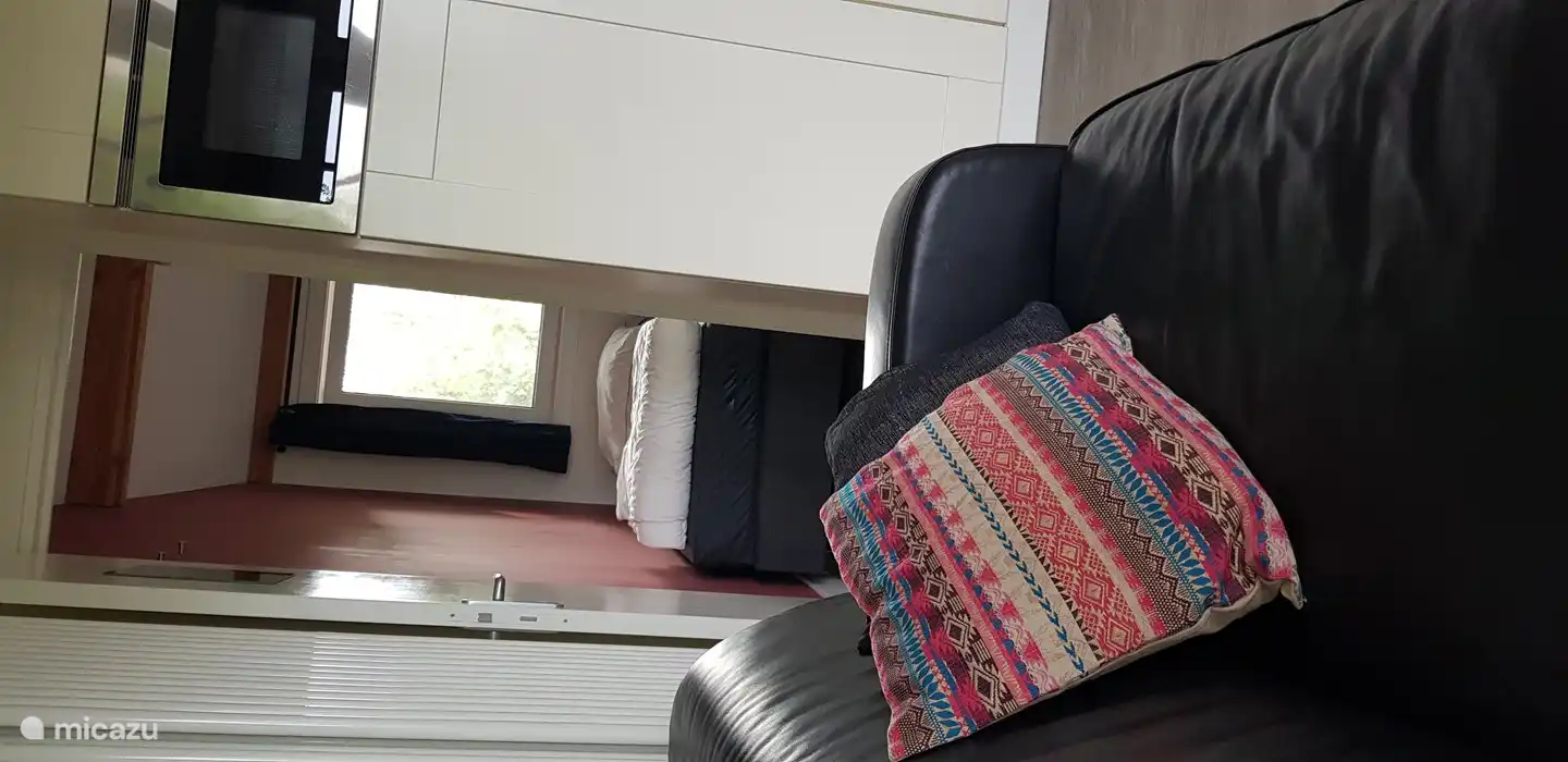 Blick vom Wohnzimmer auf das Schlafzimmer