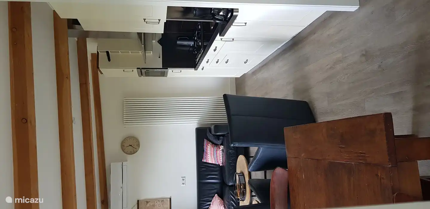 Kühlschrank, Geschirrspüler, Gasherd, Senseo, Filterkaffeemaschine, Wasserkocher, Backofen/Mikrowelle